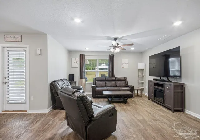 5th image of 4656 Red Oak Dr, Milton, FL 32583 | MLS# 682423