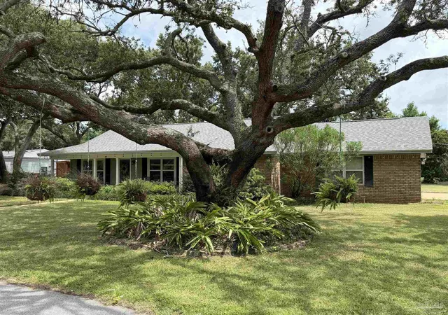 Single family home for sale at 30 Gilmore Dr, Gulf Breeze, FL 32561 | MLS# 688013