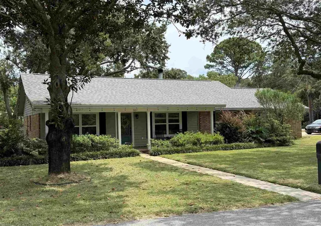 Photo 2 of Single family home for sale at 30 Gilmore Dr, Gulf Breeze, FL 32561 | MLS# 688013 | Listing updated on 2026-09-15
