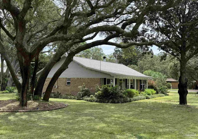 Photo 3 of Single family home for sale at 30 Gilmore Dr, Gulf Breeze, FL 32561 | MLS# 688013 | Listing updated on 2026-09-15