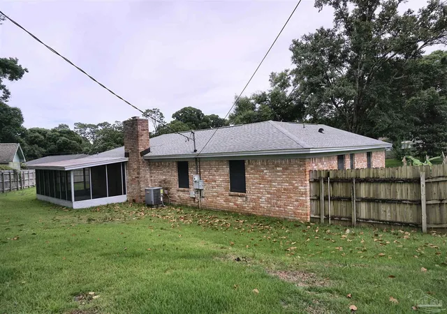 Photo 3 of Single family home for sale at 202 Southern St, Pensacola, FL 32503 | MLS# 684024 | Listing updated on 2026-10-08