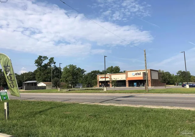 Photo 4 of Sale Pending at 614 N Main St, Atmore, AL 36502 | MLS# 667954 | Listing updated on 2026-08-10