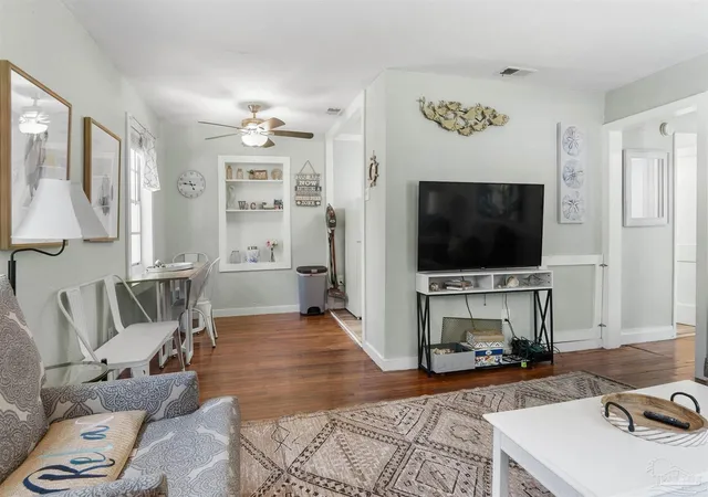 Photo 4 of Single family home for sale at 530 S 1st Street, Pensacola, FL 32507 | MLS# 684719 | Listing updated on 2026-09-10