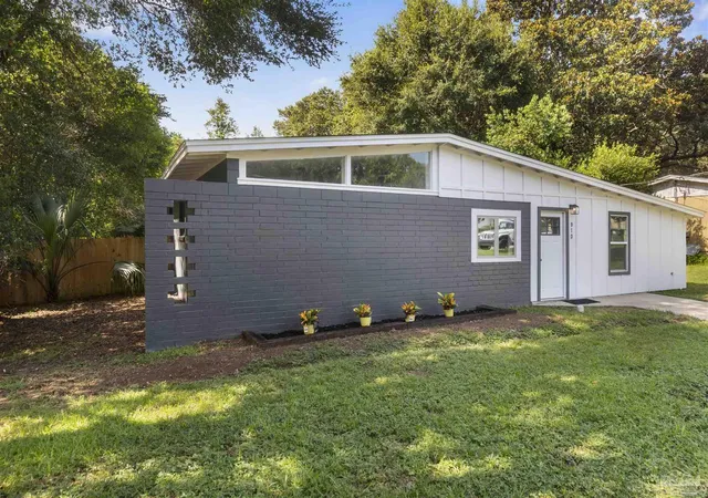 Photo 4 of Single family home for sale at 910 Artesian Ave, Pensacola, FL 32505 | MLS# 685497 | Listing updated on 2026-09-08