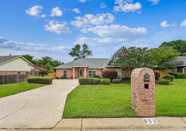 Homes for sale in Cantonment, FL | 652 Ashford Rd, Cantonment, FL 32533 | MLS# 684549
