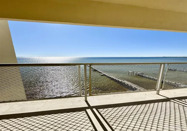 2nd image of 825 Bayshore Dr, Pensacola, FL 32507