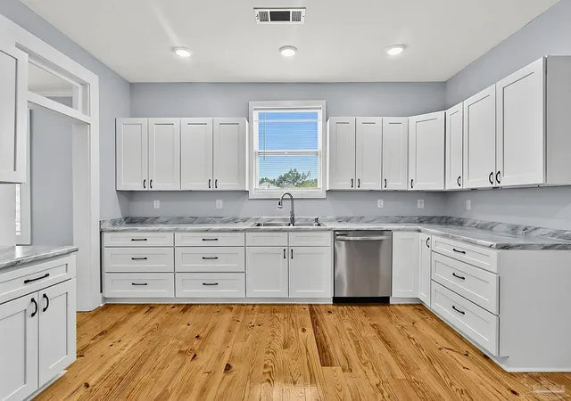 Photo 2 of Single family home for sale at 103 Forest Ave, Atmore, AL 36502 | MLS# 688301 | Listing updated on 2026-09-01