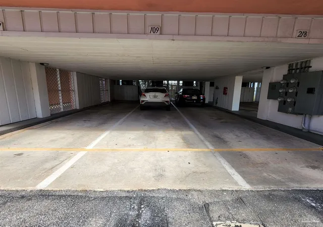 Listing Photo 2 - Condo for sale in building located at 1390 Ft Pickens Rd, Pensacola, FL 32561 - Unit #