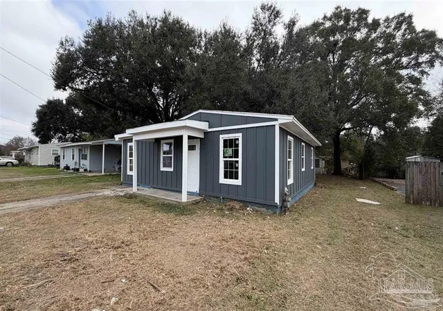 Photo 1 of Single family home for sale at 827 Michigan Ave, Pensacola, FL 32505 | MLS# 684774 | Listing updated on 2026-07-14