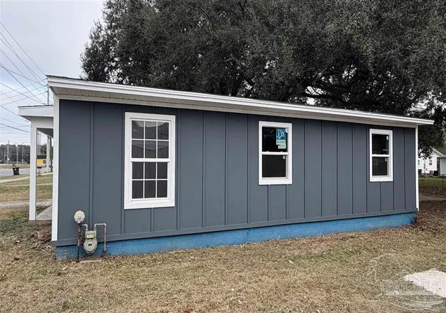 Photo 2 of Single family home for sale at 827 Michigan Ave, Pensacola, FL 32505 | MLS# 684774 | Listing updated on 2026-07-14