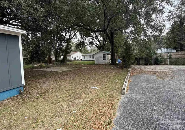 Photo 3 of Single family home for sale at 827 Michigan Ave, Pensacola, FL 32505 | MLS# 684774 | Listing updated on 2026-07-14