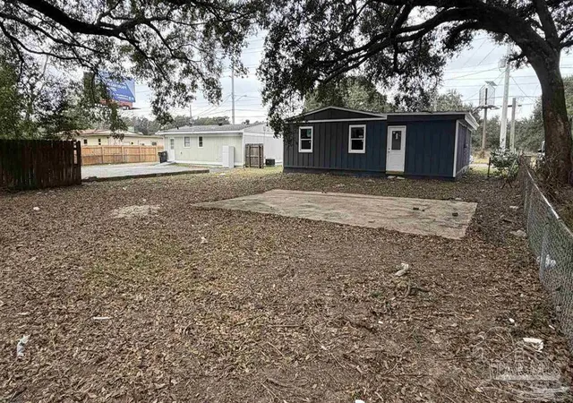 Photo 3 of Single family home for sale at 827 Michigan Ave, Pensacola, FL 32505 | MLS# 684774 | Listing updated on 2026-07-14