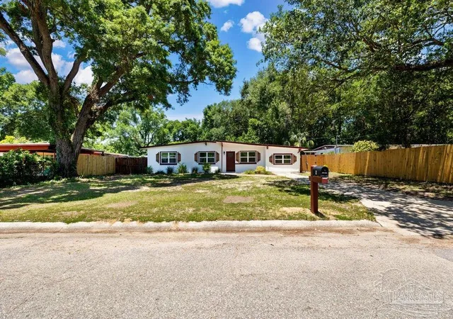 1st image of 9 Edgemont Dr, Pensacola, FL 32506 | MLS# 683067