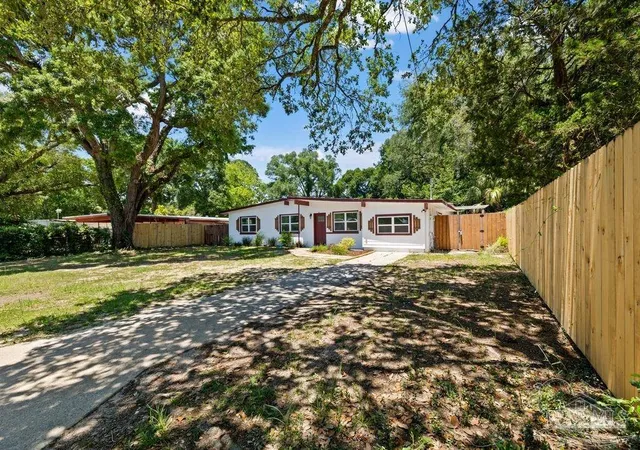 2nd image of 9 Edgemont Dr, Pensacola, FL 32506 | MLS# 683067