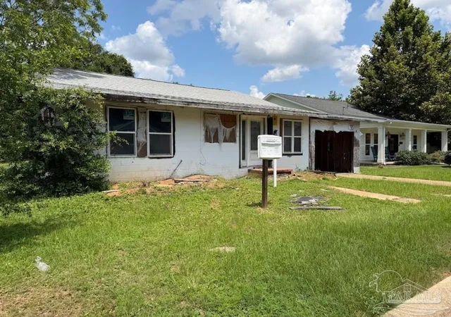 3rd image of 1203 N C St, Pensacola, FL 32501 | MLS# 685286