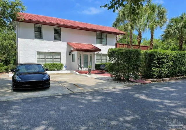 Photo 1 of Single family home for sale at 1834 W Smugglers Cvs Dr, Gulf Breeze, FL 32563 | MLS# 684742 | Listing updated on 2026-09-14