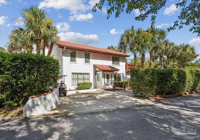 Photo 4 of Single family home for sale at 1834 W Smugglers Cvs Dr, Gulf Breeze, FL 32563 | MLS# 684742 | Listing updated on 2026-09-14