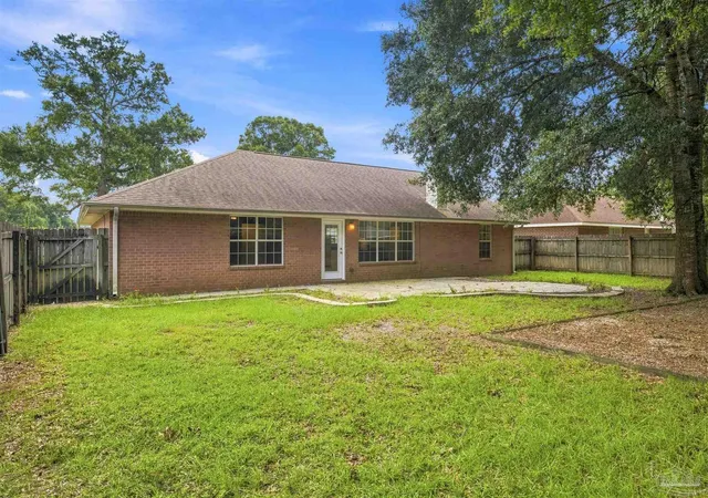Photo 3 of Sale Pending at 5579 Sweetbirch Ln, Milton, FL 32583 | MLS# 687971 | Listing updated on 2026-09-04
