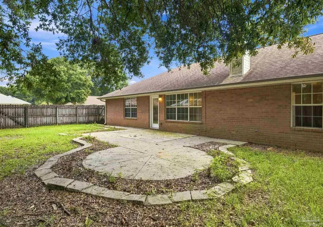 Photo 4 of Sale Pending at 5579 Sweetbirch Ln, Milton, FL 32583 | MLS# 687971 | Listing updated on 2026-09-04