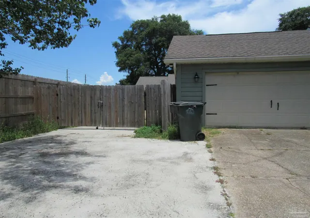 Photo 2 of Single family home for sale at 8364 Stanton Pl, Pensacola, FL 32526 | MLS# 685736 | Listing updated on 2026-08-10