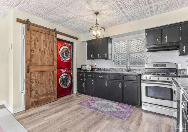 Photo 2 of Single family home for sale at 317 E Lee St, Pensacola, FL 32503 | MLS# 680723 | Listing updated on 2026-09-15