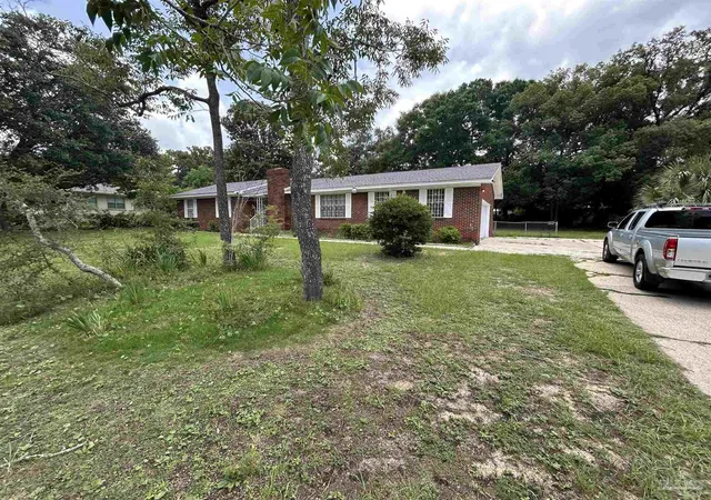Photo 3 of Single family home for sale at 2820 Bayview Way, Pensacola, FL 32503 | MLS# 685401 | Listing updated on 2026-08-22