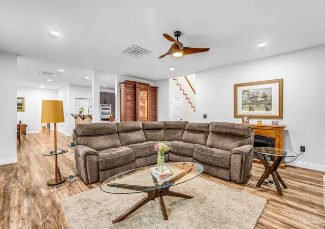 Photo 3 of Single family home for sale at 1661 Comanche Trl, Gulf Breeze, FL 32563 | MLS# 678648 | Listing updated on 2026-09-11