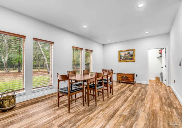 Photo 3 of Single family home for sale at 1661 Comanche Trl, Gulf Breeze, FL 32563 | MLS# 678648 | Listing updated on 2026-09-11