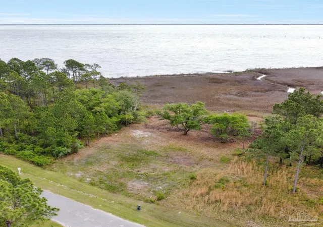 3rd image of 1062 Oyster Bay Dr, Milton, FL 32583 | MLS# 683143
