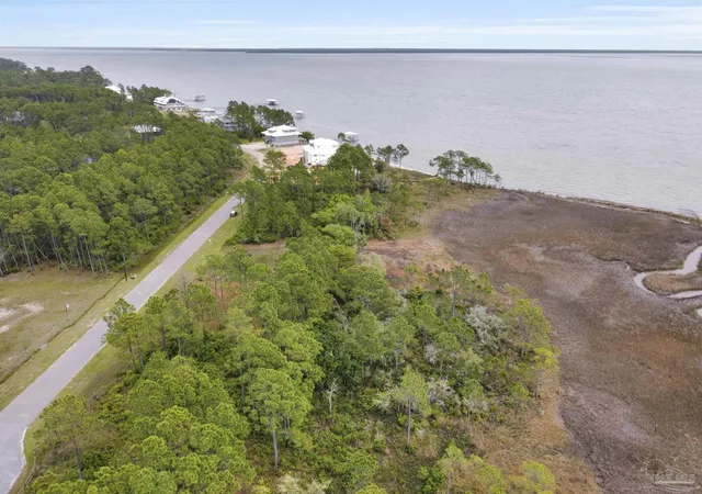 4th image of 1062 Oyster Bay Dr, Milton, FL 32583 | MLS# 683143