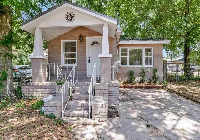 Photo 1 of Single family home for sale at 114 E Maxwell St, Pensacola, FL 32503 | MLS# 684073 | Listing updated on 2026-10-01