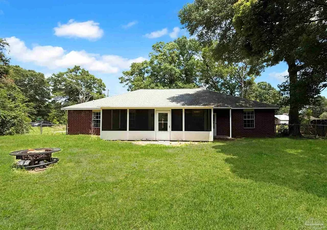 Photo 3 of Single family home for sale at 5729 Lia Dr, Milton, FL 32570 | MLS# 684518 | Listing updated on 2026-09-03
