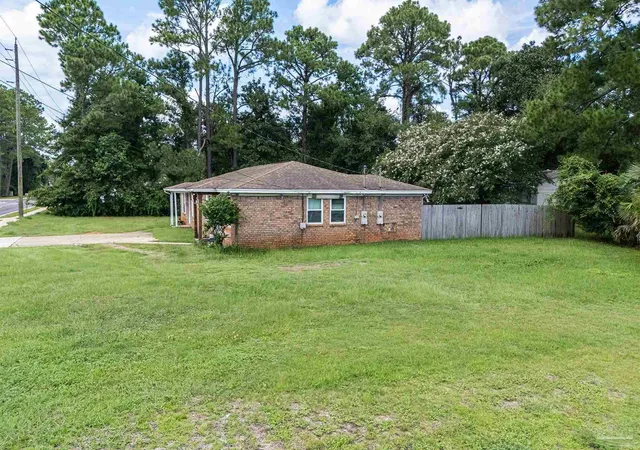 Photo 3 of House for sale at 2422 Eliasberg St, Pensacola, FL 32507 | MLS# 688059 | Listing updated on 2026-09-30