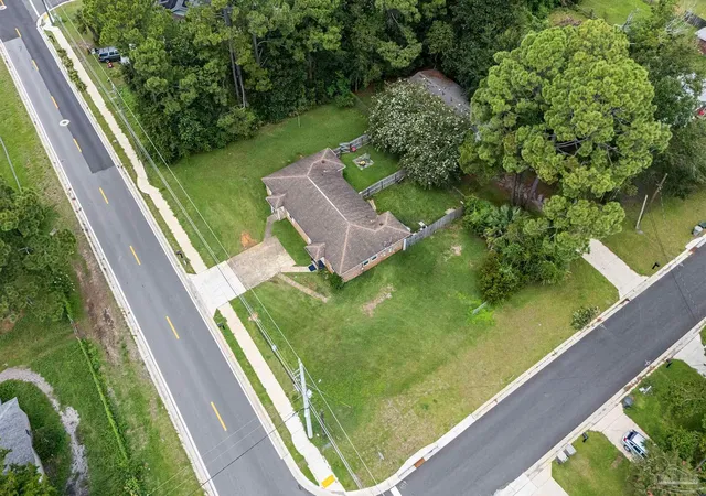 Photo 4 of House for sale at 2422 Eliasberg St, Pensacola, FL 32507 | MLS# 688059 | Listing updated on 2026-09-30
