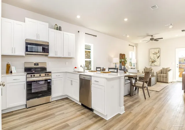 4th image of 2130 Aqua St, Gulf Breeze, FL 32563 | MLS# 682198