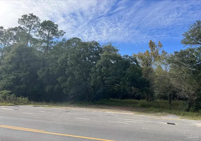 5th image of 6647 Munson Hwy, Milton, FL 32570 | MLS# 685768
