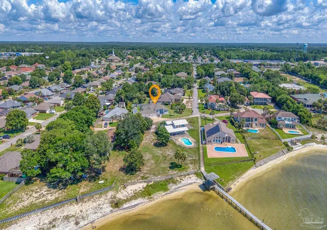 3rd image of 2005 Riviera Ln, Navarre, FL 32566 | MLS# 683976