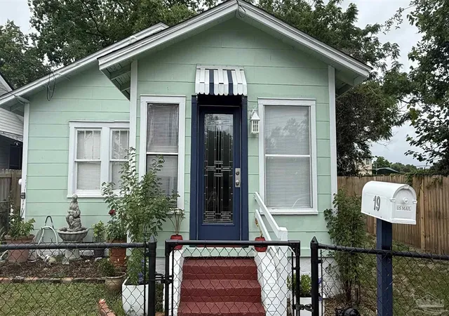 Photo 1 of Single family home for sale at 19 N G St, Pensacola, FL 32502 | MLS# 684366 | Listing updated on 2026-09-14