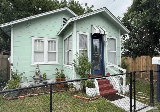 Photo 2 of Single family home for sale at 19 N G St, Pensacola, FL 32502 | MLS# 684366 | Listing updated on 2026-09-14