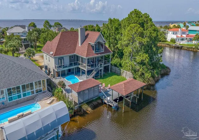 Photo 2 of Single family home for sale at 3037 Coral Strip Pkwy, Gulf Breeze, FL 32563 | MLS# 685118 | Listing updated on 2026-09-12