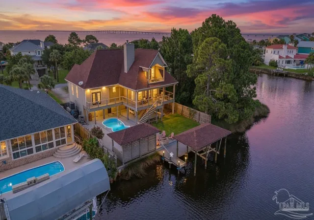 Photo 3 of Single family home for sale at 3037 Coral Strip Pkwy, Gulf Breeze, FL 32563 | MLS# 685118 | Listing updated on 2026-09-12