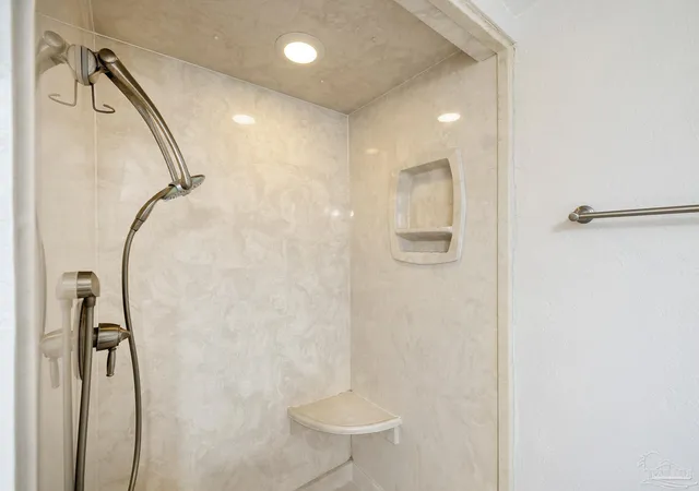 Listing Photo 2 - Condo for sale in building located at 710 Scenic Hwy, Pensacola, FL 32503 - Unit #120