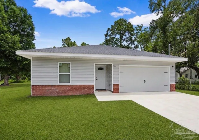 Photo 3 of Single family home for sale at 715 Edwards St, Pensacola, FL 32507 | MLS# 683429 | Listing updated on 2026-09-27