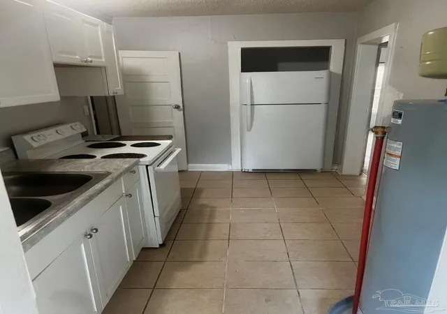 Listing Photo 5 - Condo for sale in building located at 3701 W Brainerd St, Pensacola, FL 32505 - Unit #A & B
