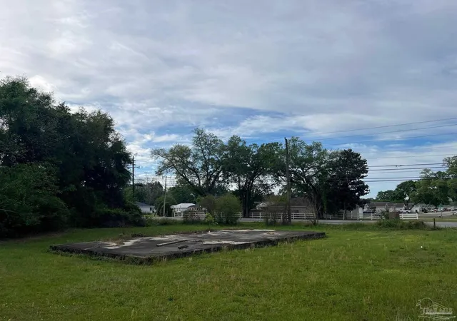 2nd image of 8100 Stonebrook Dr, Pensacola, FL 32514 | MLS# 680580