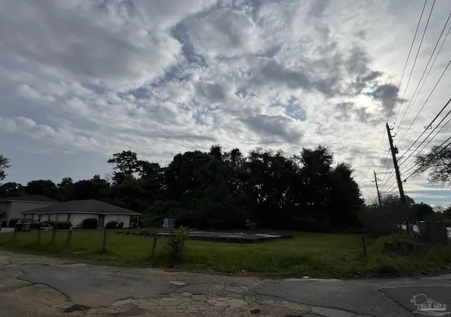 4th image of 8100 Stonebrook Dr, Pensacola, FL 32514 | MLS# 680580