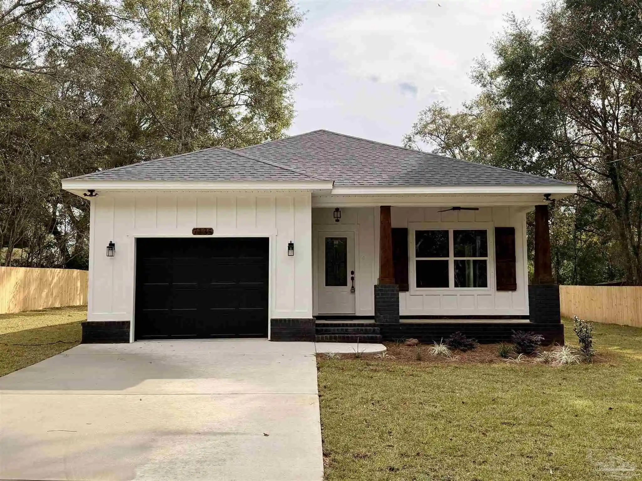 Photo 1 of Single family home for sale at 7135 Bridlewood Cir, Pensacola, FL 32526 | MLS# 690687 | Listing updated on 2026-10-31