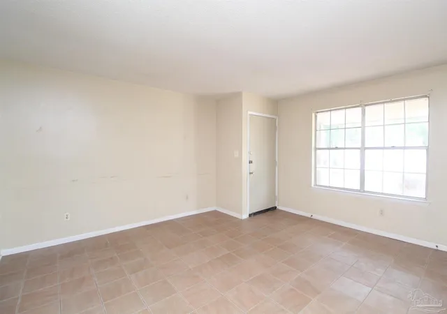 3rd image of 10120 Guidy Ln, Pensacola, FL 32514