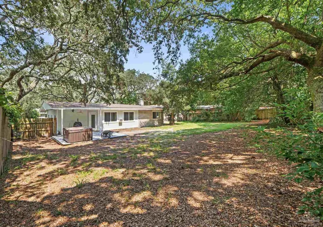 Photo 3 of Single family home for sale at 121 Gilmore Dr, Gulf Breeze, FL 32561 | MLS# 688225 | Listing updated on 2026-08-28