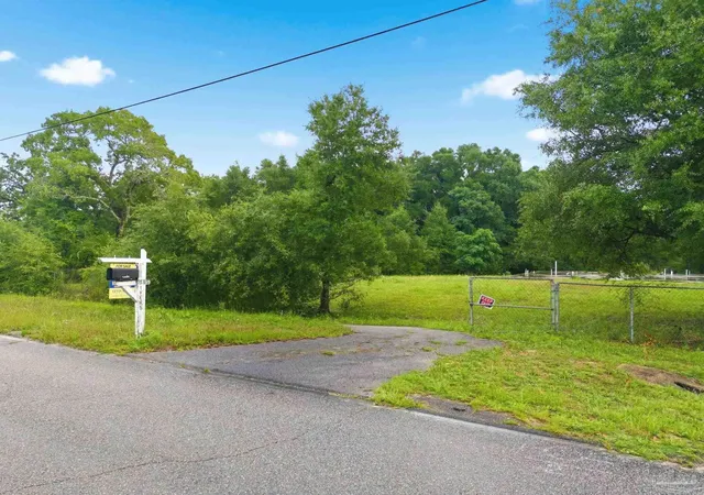 Homes for sale in Crestview, FL | 5985 Staff Rd, Crestview, FL 32536 | MLS# 681695